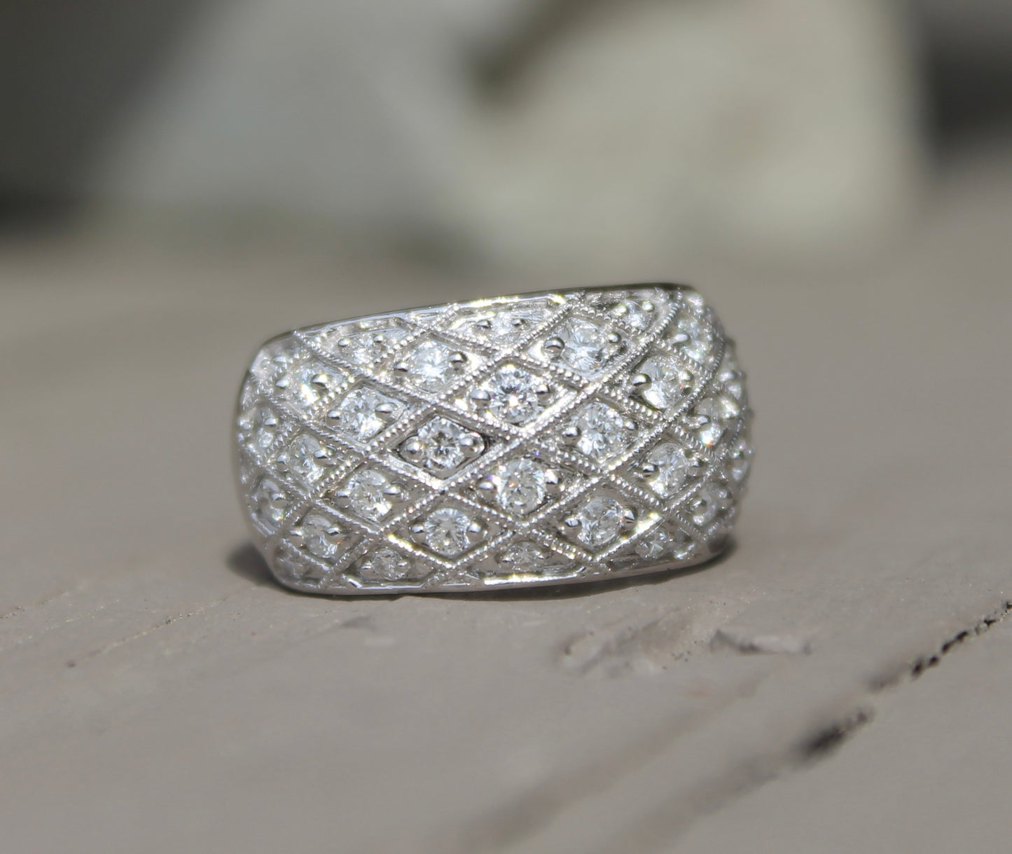 14kwg Fashion Diamond Band