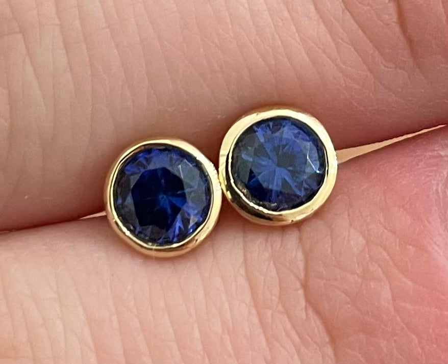 Earrings Bezel 14ky Bl Corundum