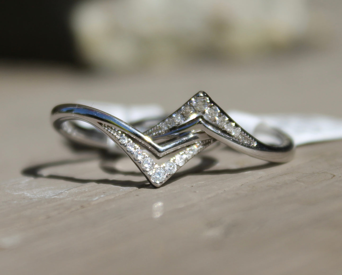 14kwg Chevron Diamond Ring