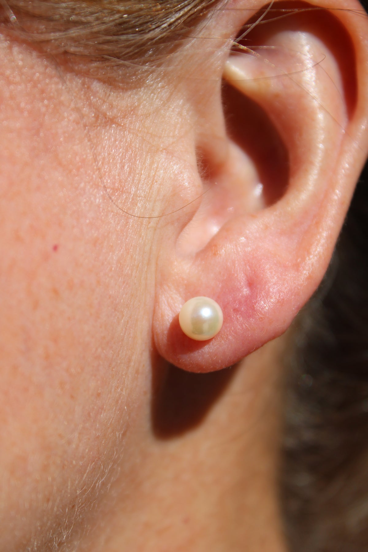 14ky 8.5mm Akoya Pearl Studs