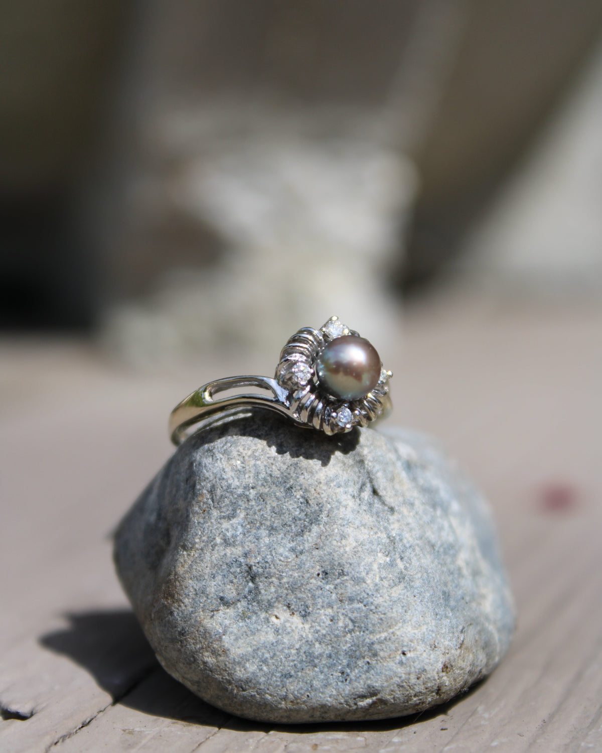 14kwg Black Pearl & Diamond Ring