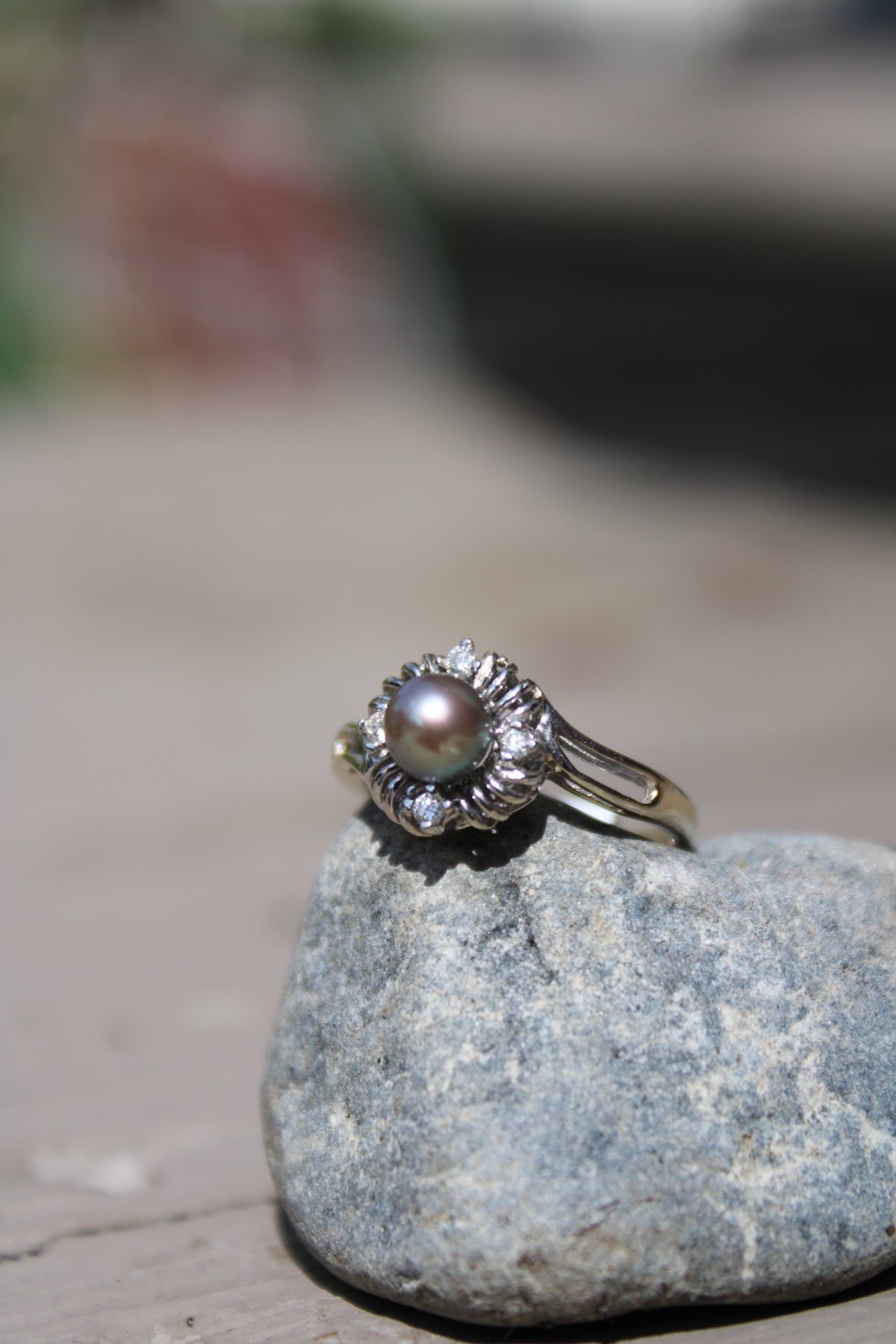 14kwg Black Pearl & Diamond Ring