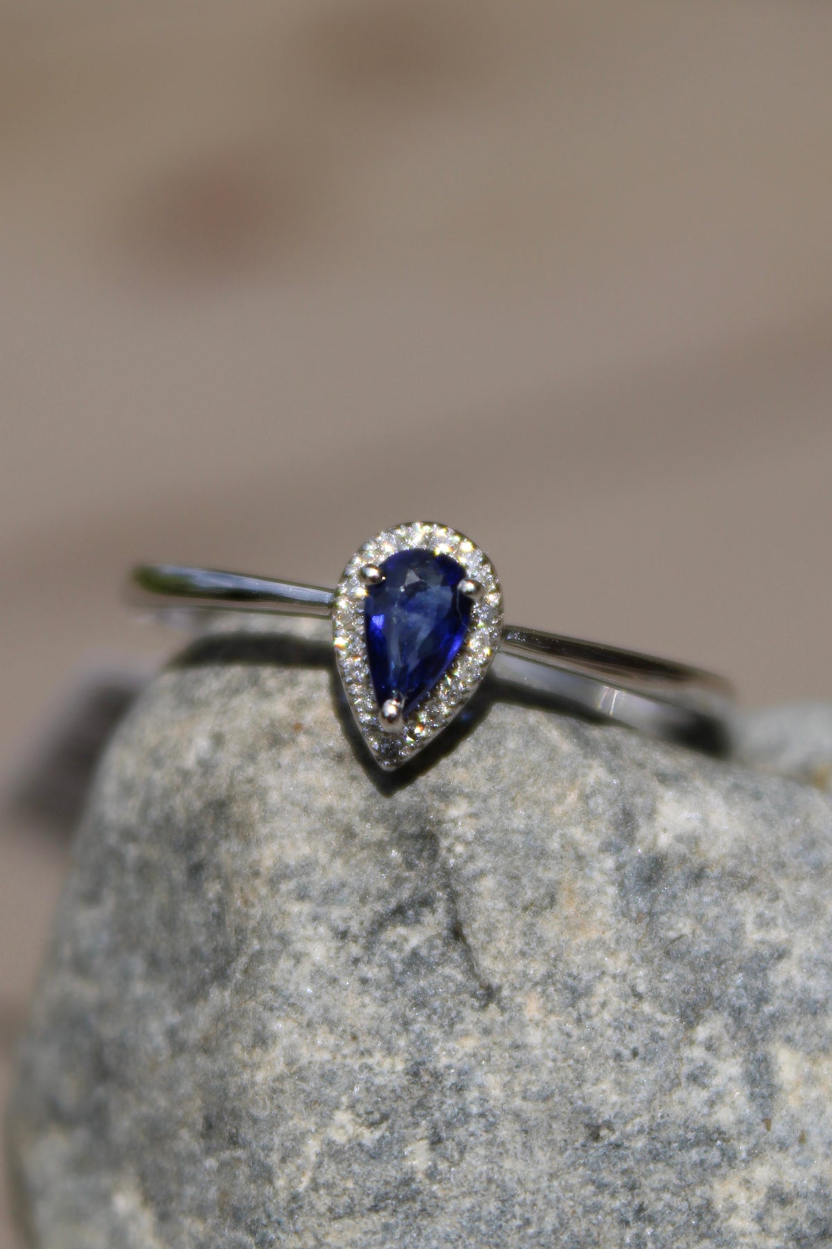 14kwg Pear Shape Sapphire & Diamond Ring