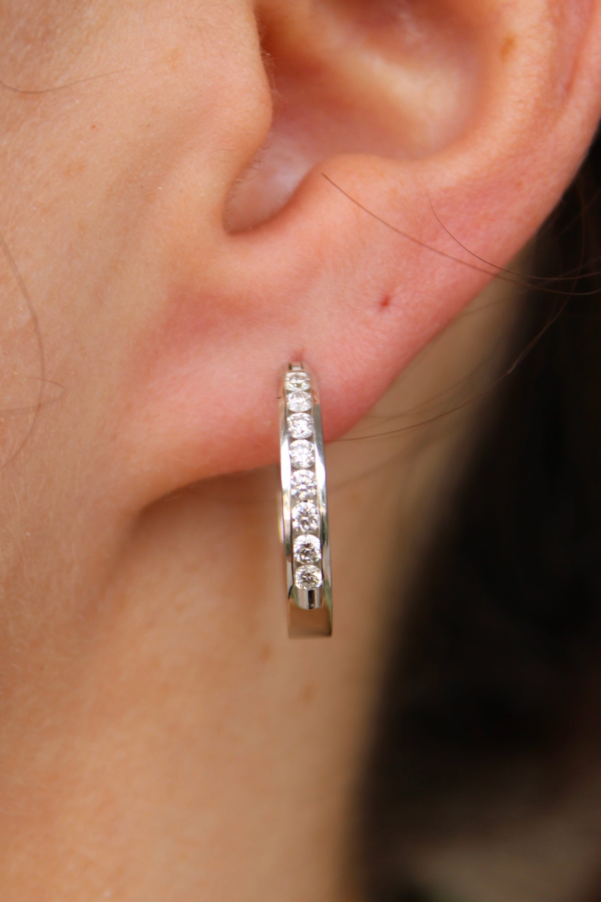 18kwg 0.56ctw Diamond Hoops