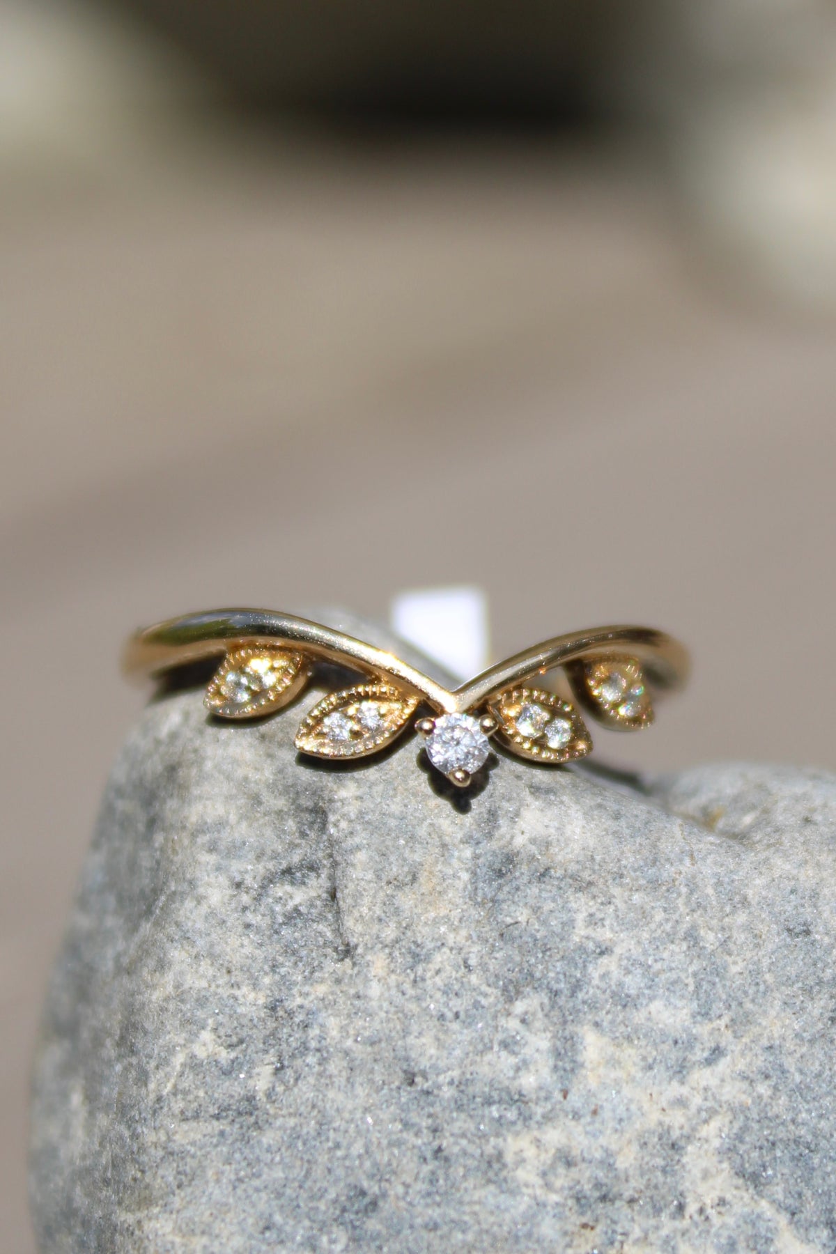 14ky Chevron Diamond Band