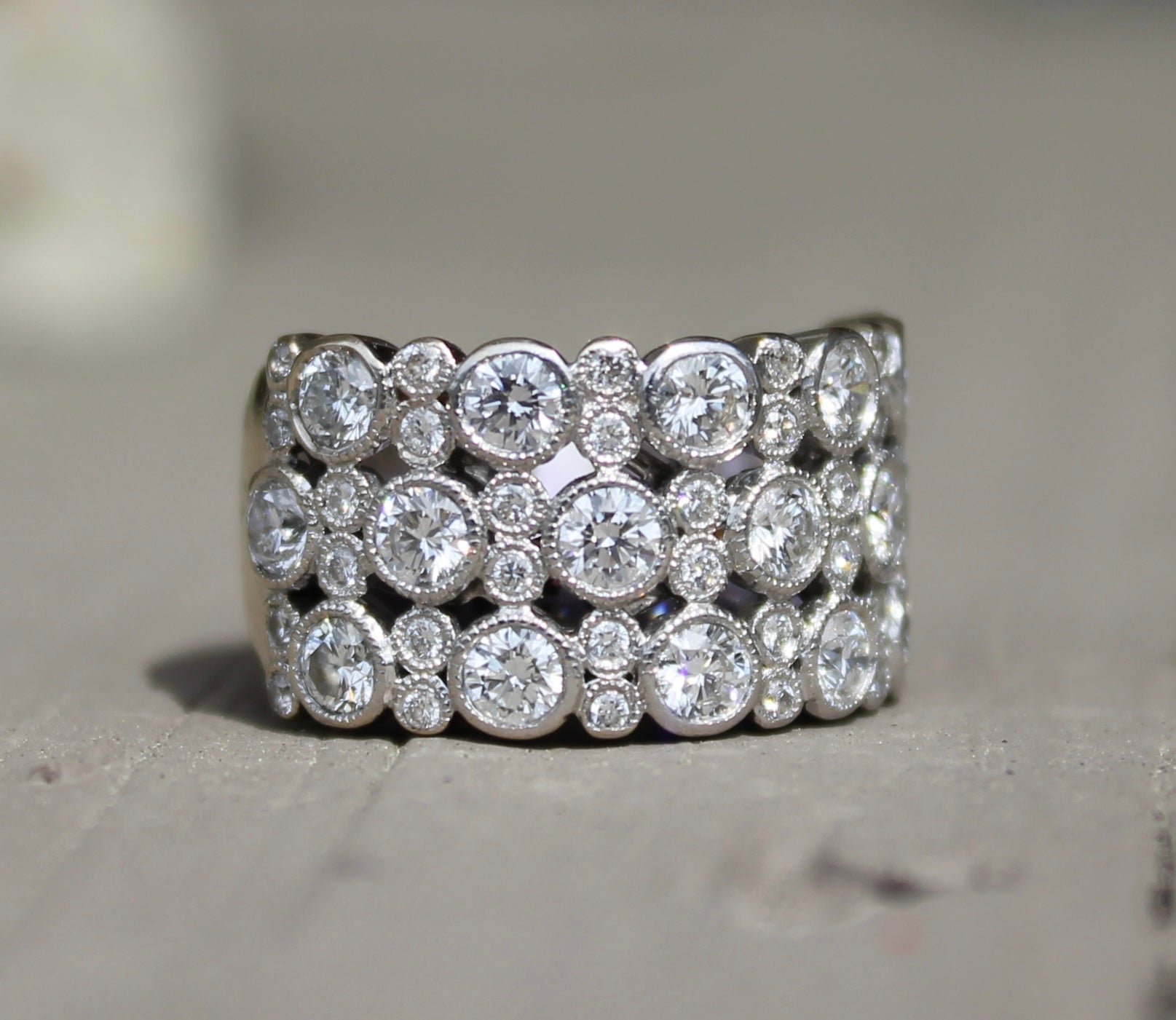 18kwg Diamond Bezel Band