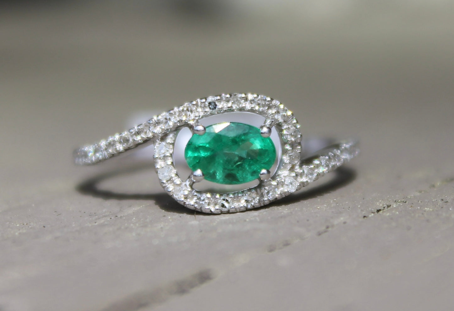 14kwg Emerald & Diamond Ring