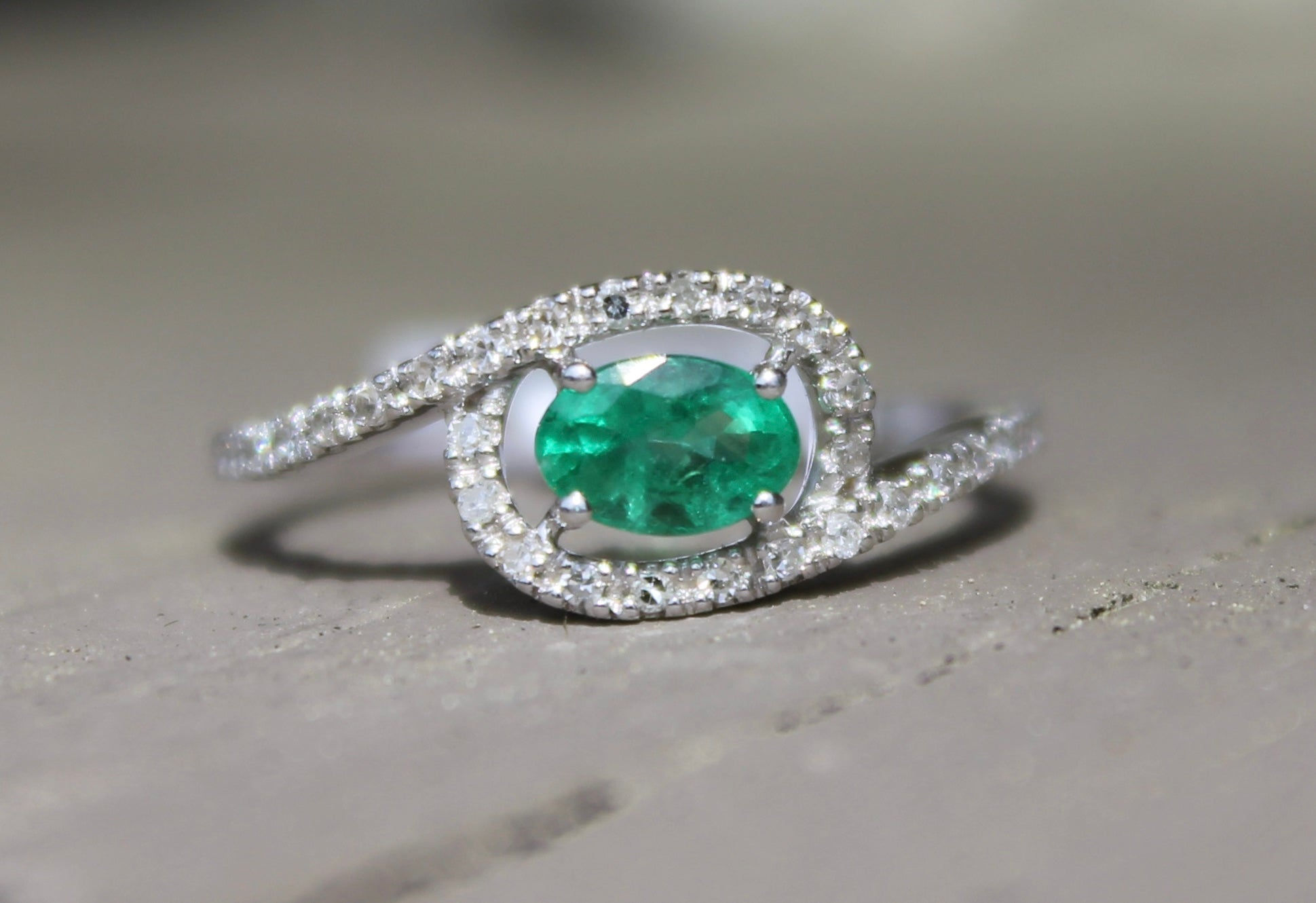 14kwg Emerald & Diamond Ring