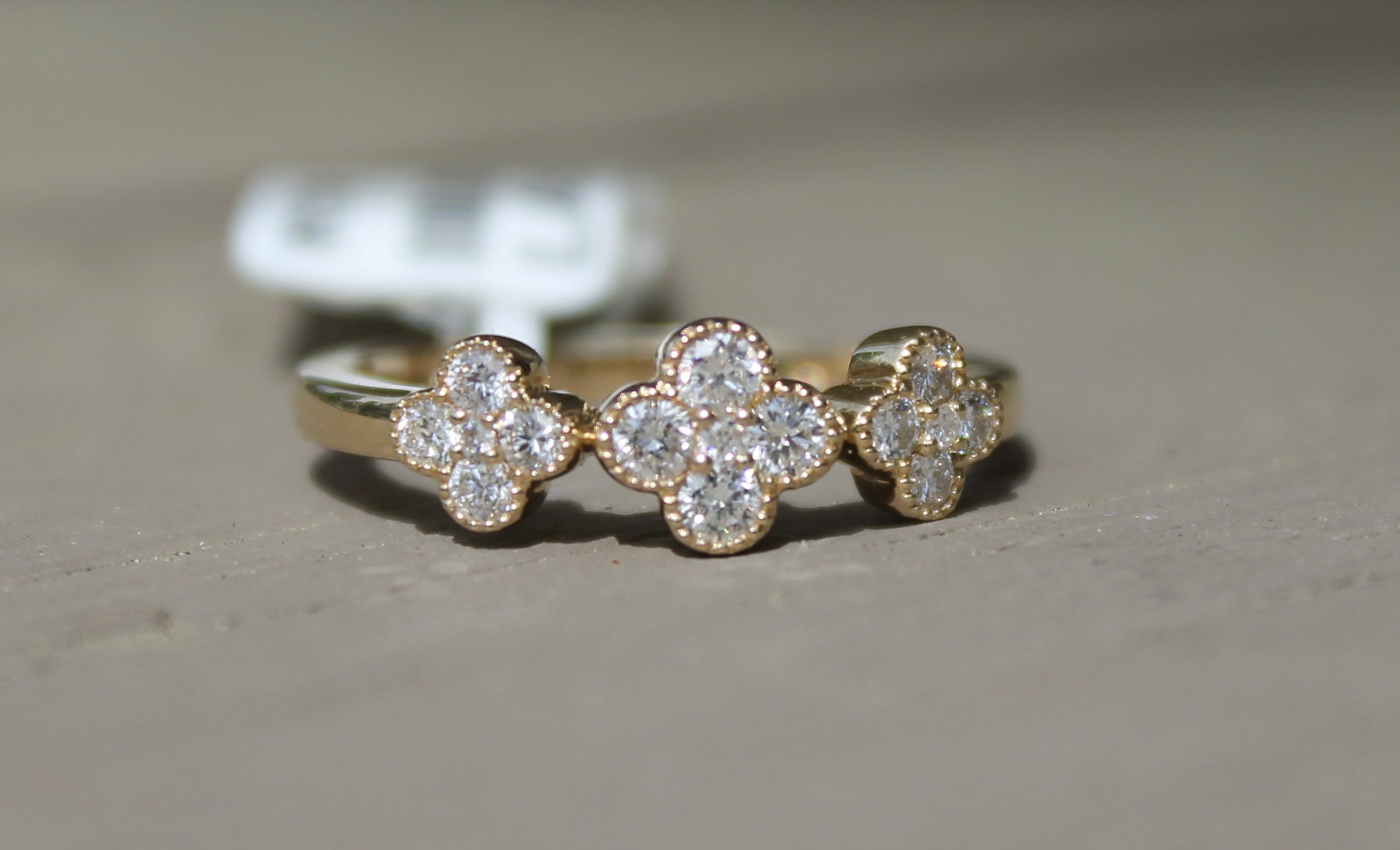 14kyg Diamond Clover Band