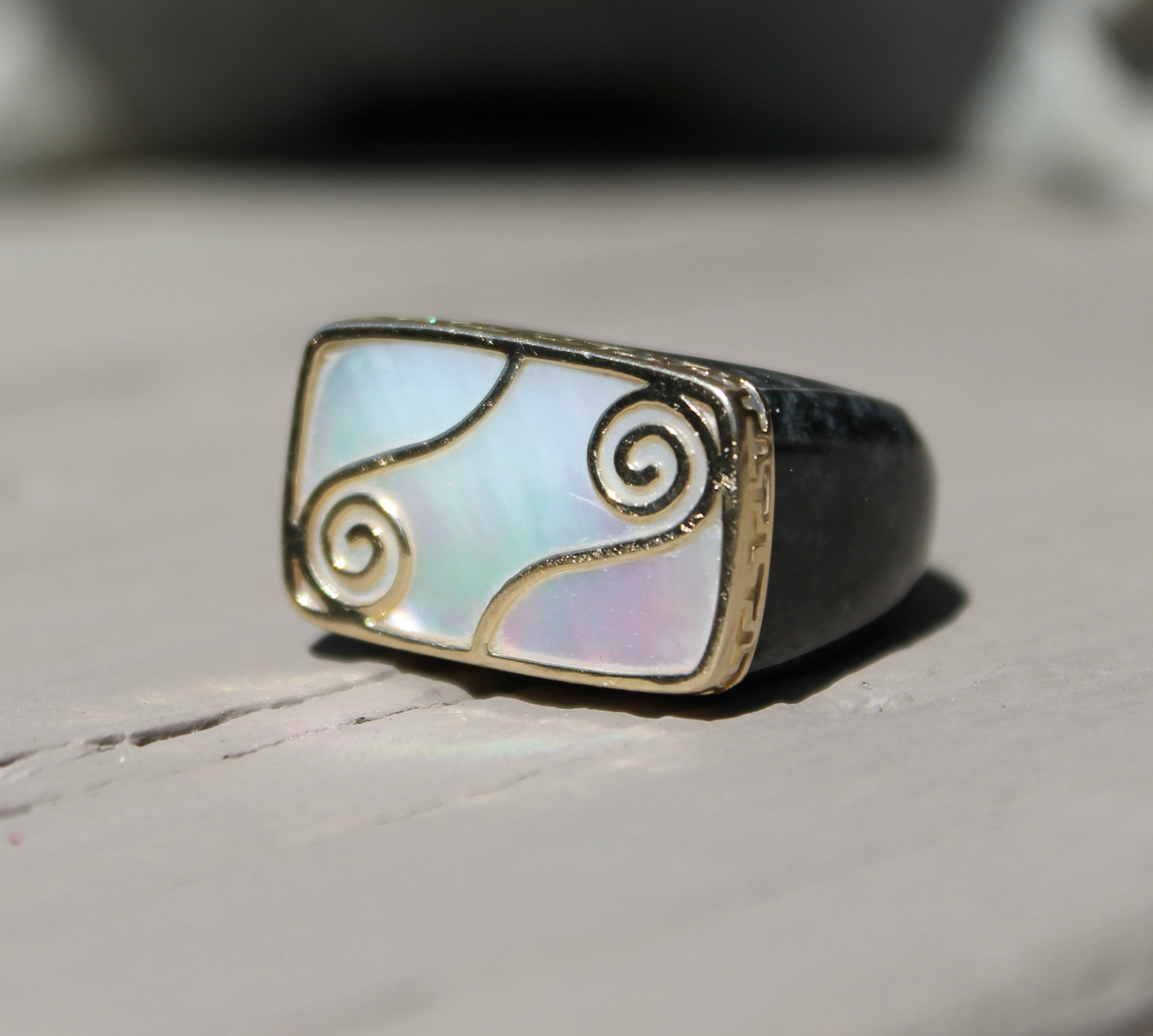 14kyg MOP & Black Jade Ring