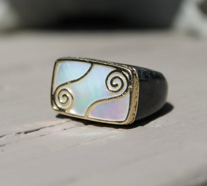 14kyg MOP & Black Jade Ring