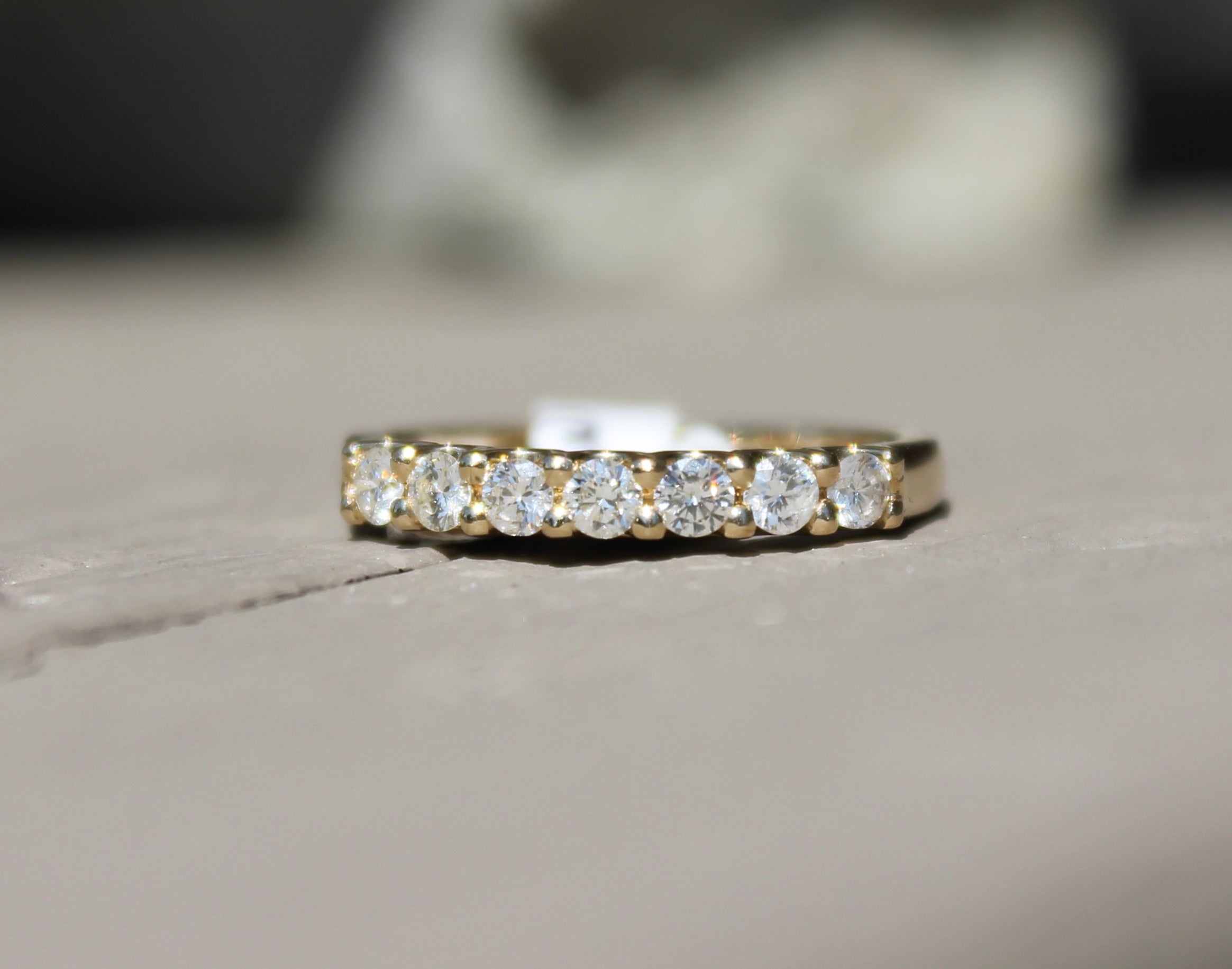 14kyg 7 Stone Diamond Band