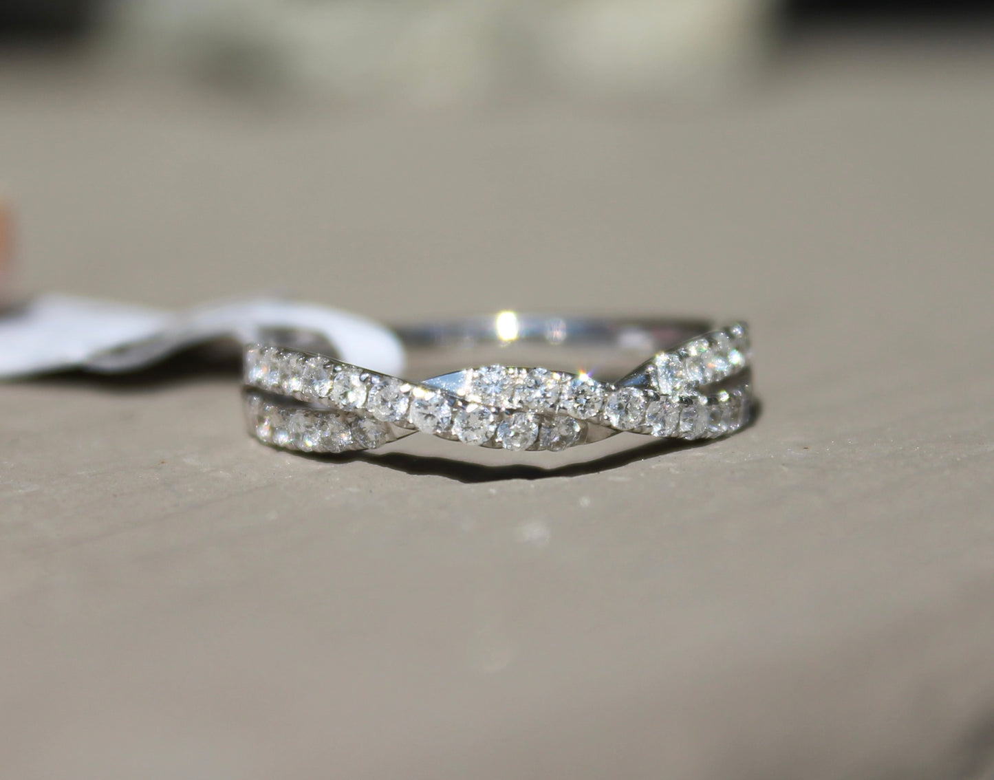 14kwg Diamond Twist Band