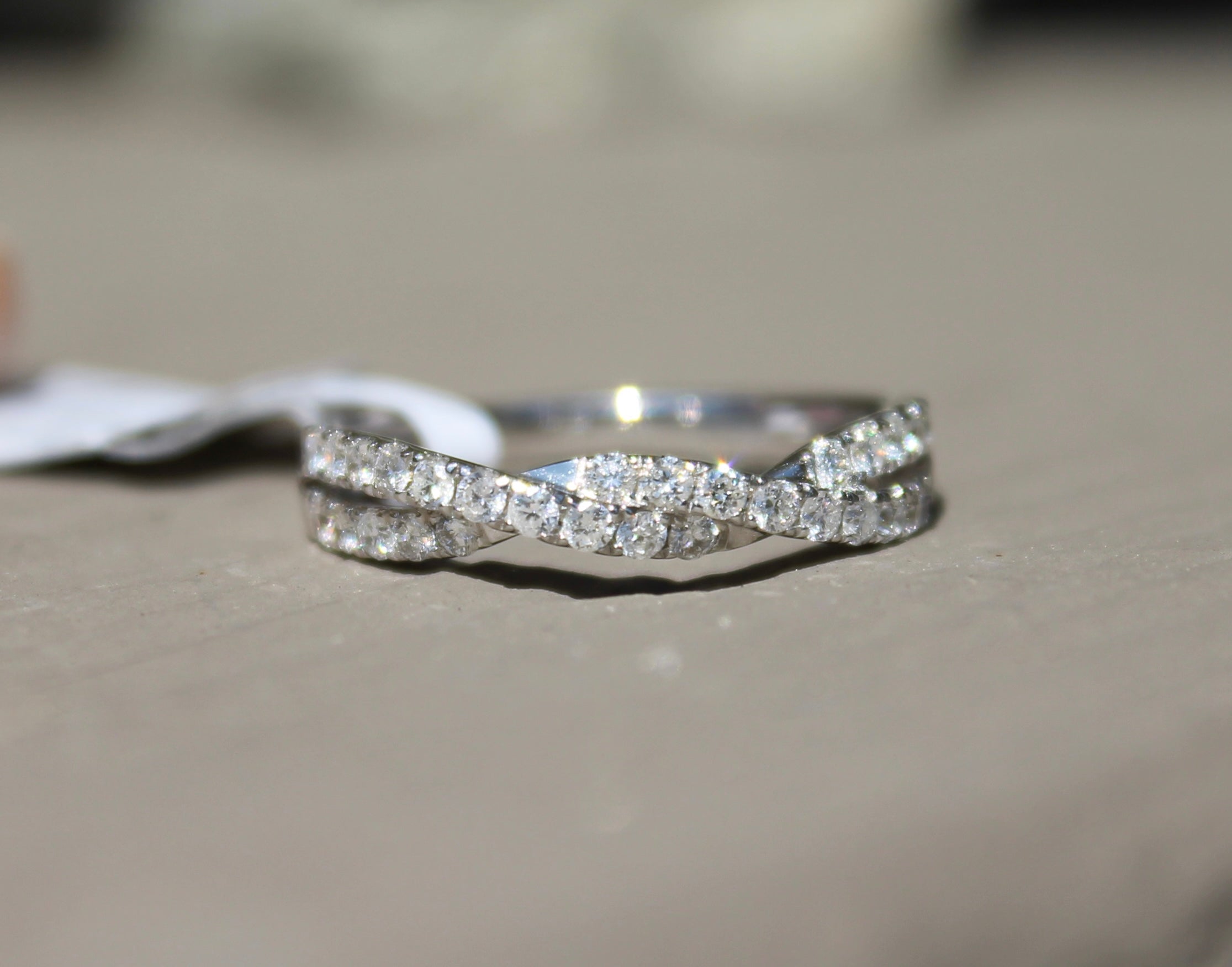 14kwg Diamond Twist Band