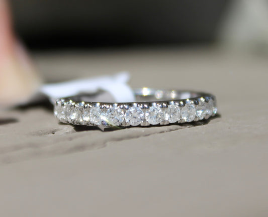 14kwg French Set Diamond Band