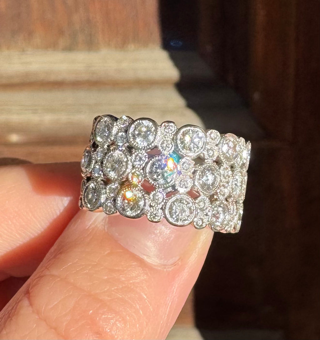 18kwg Diamond Bezel Band