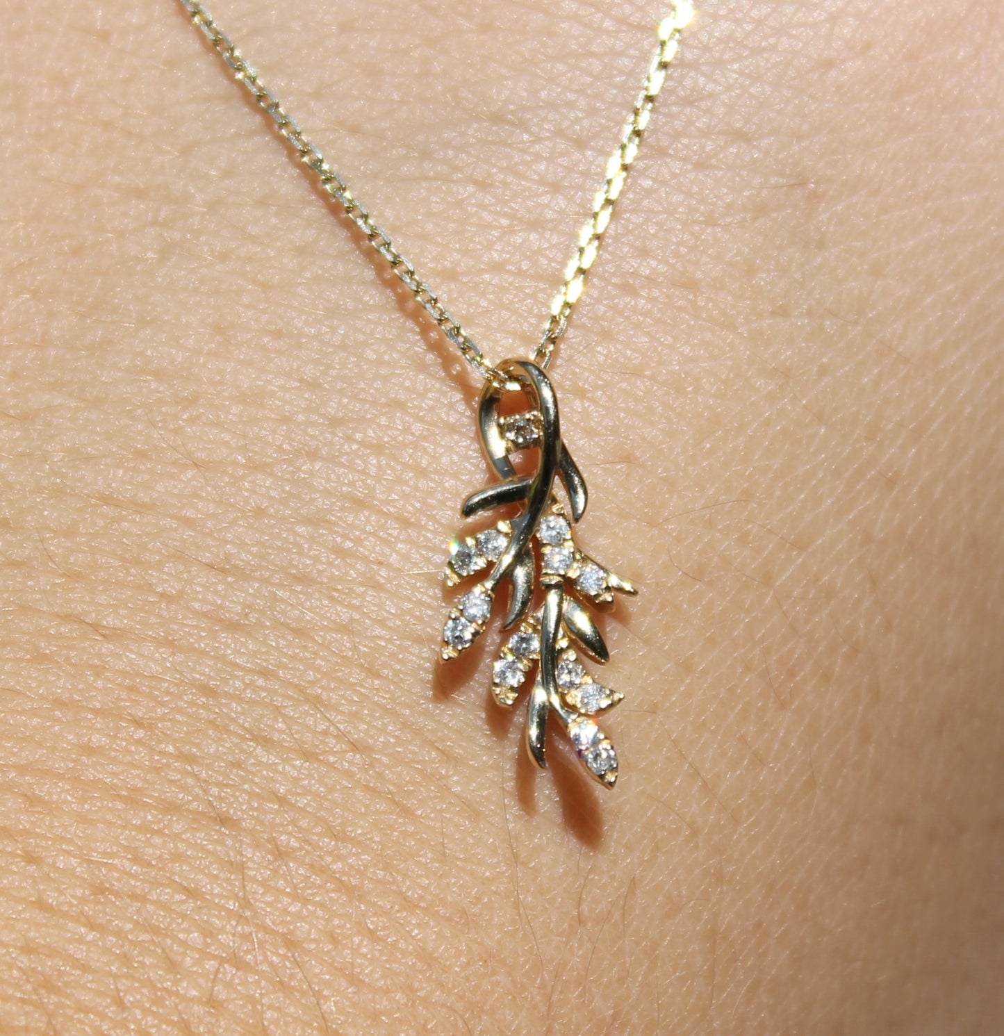 14kyg Diamond Leaf Necklace