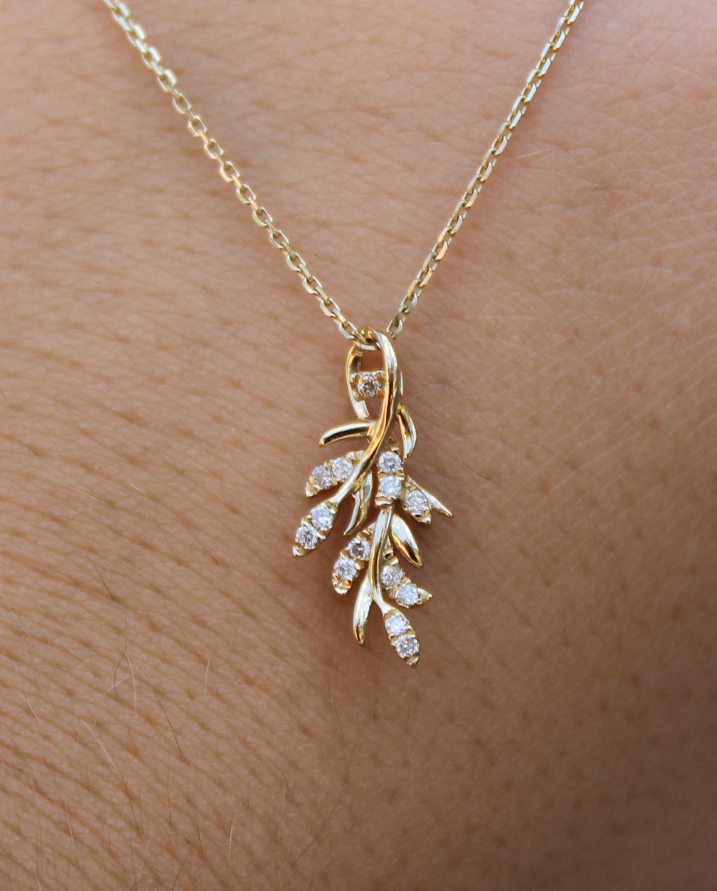 14kyg Diamond Leaf Necklace