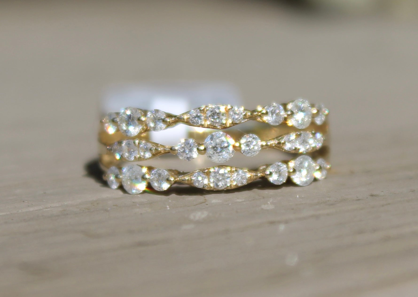 14kyg Diamond Three Row Band