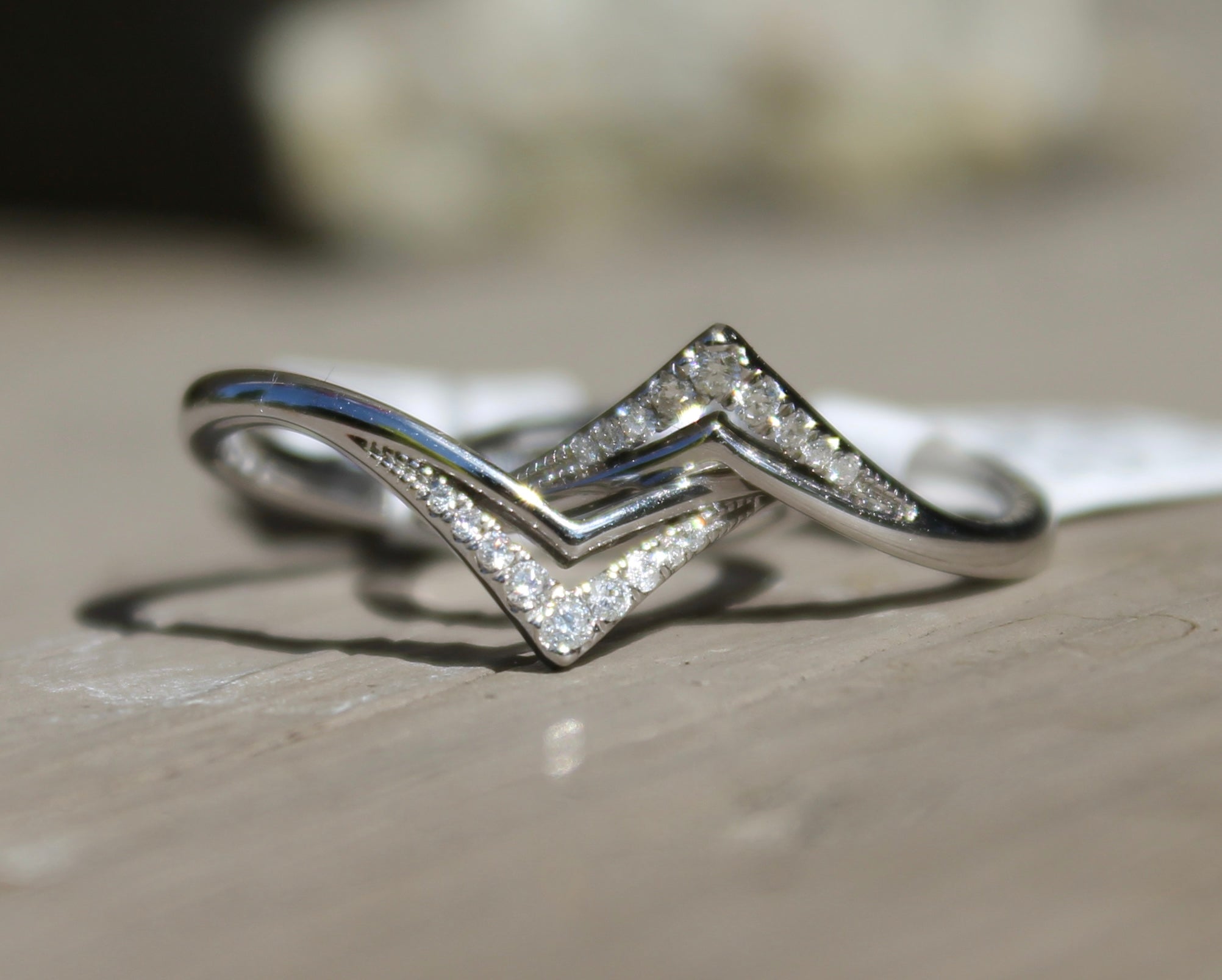 14kwg Chevron Diamond Ring