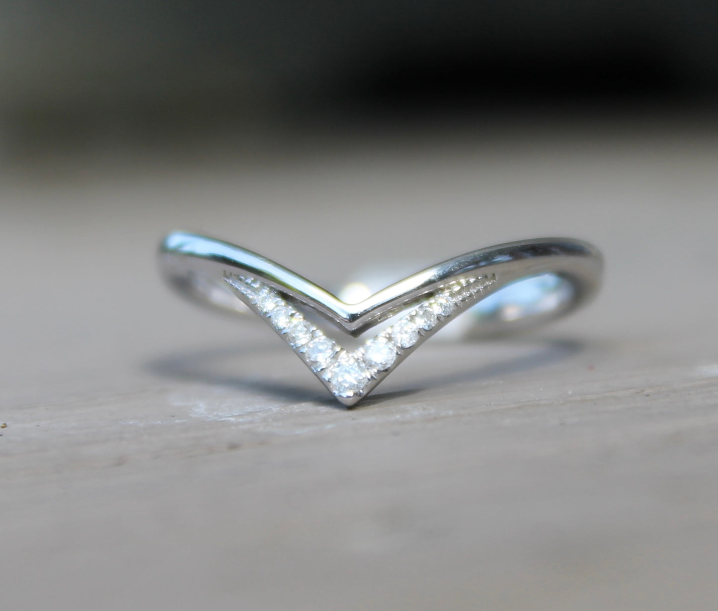 14kwg Chevron Diamond Ring
