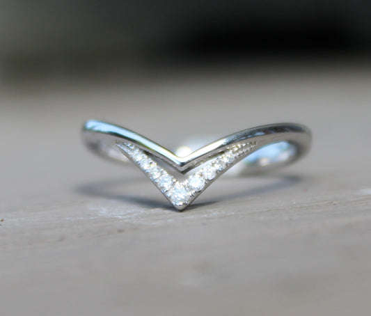 14kwg Chevron Diamond Ring