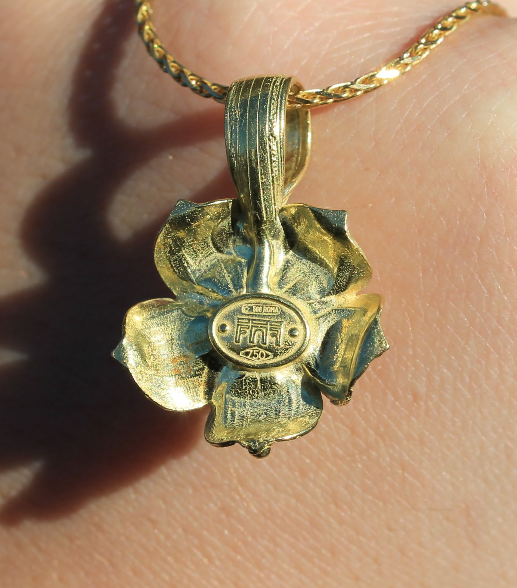18kyg Coral Flower Pendant