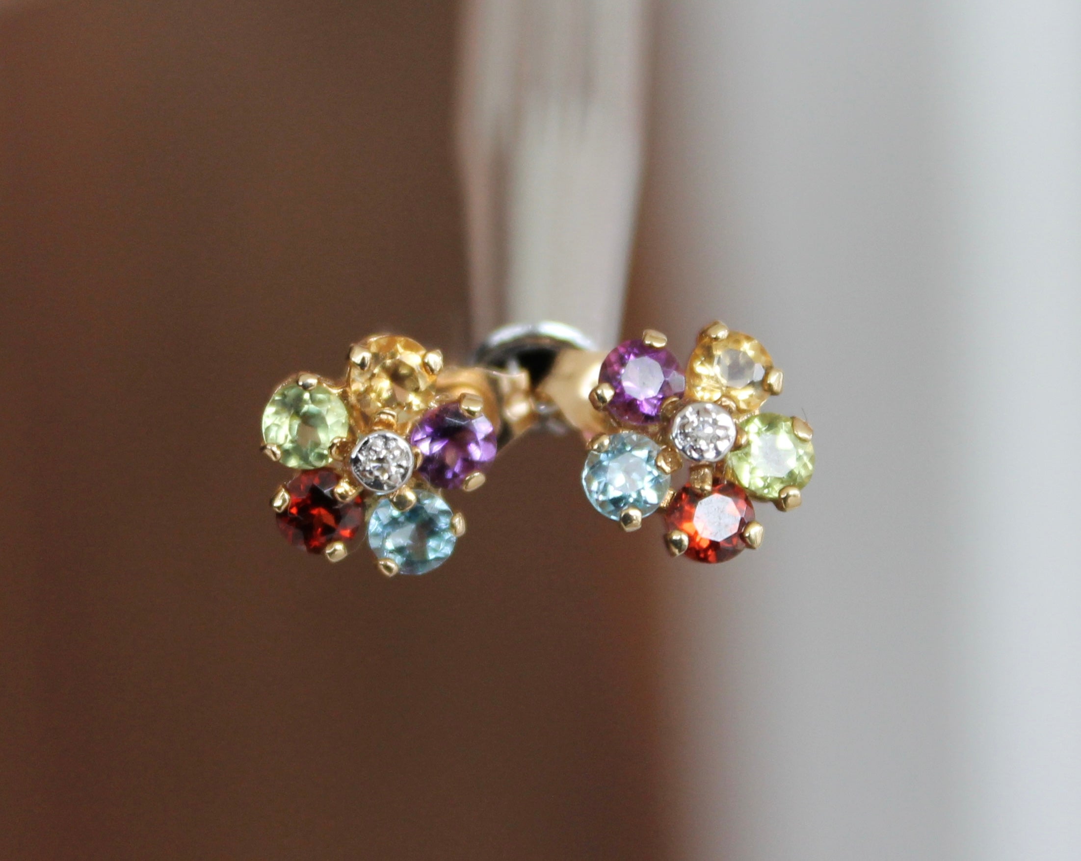 14ky Colored Stone Flower Studs