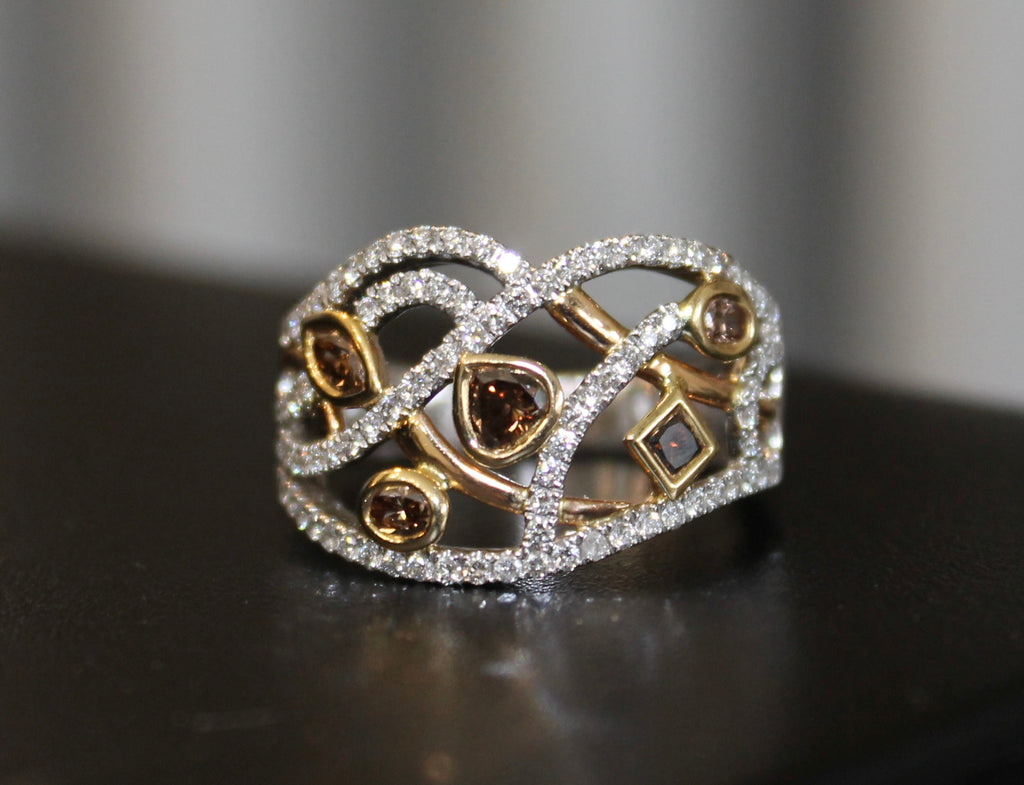 18ktt White & Chocolate Diamond Band