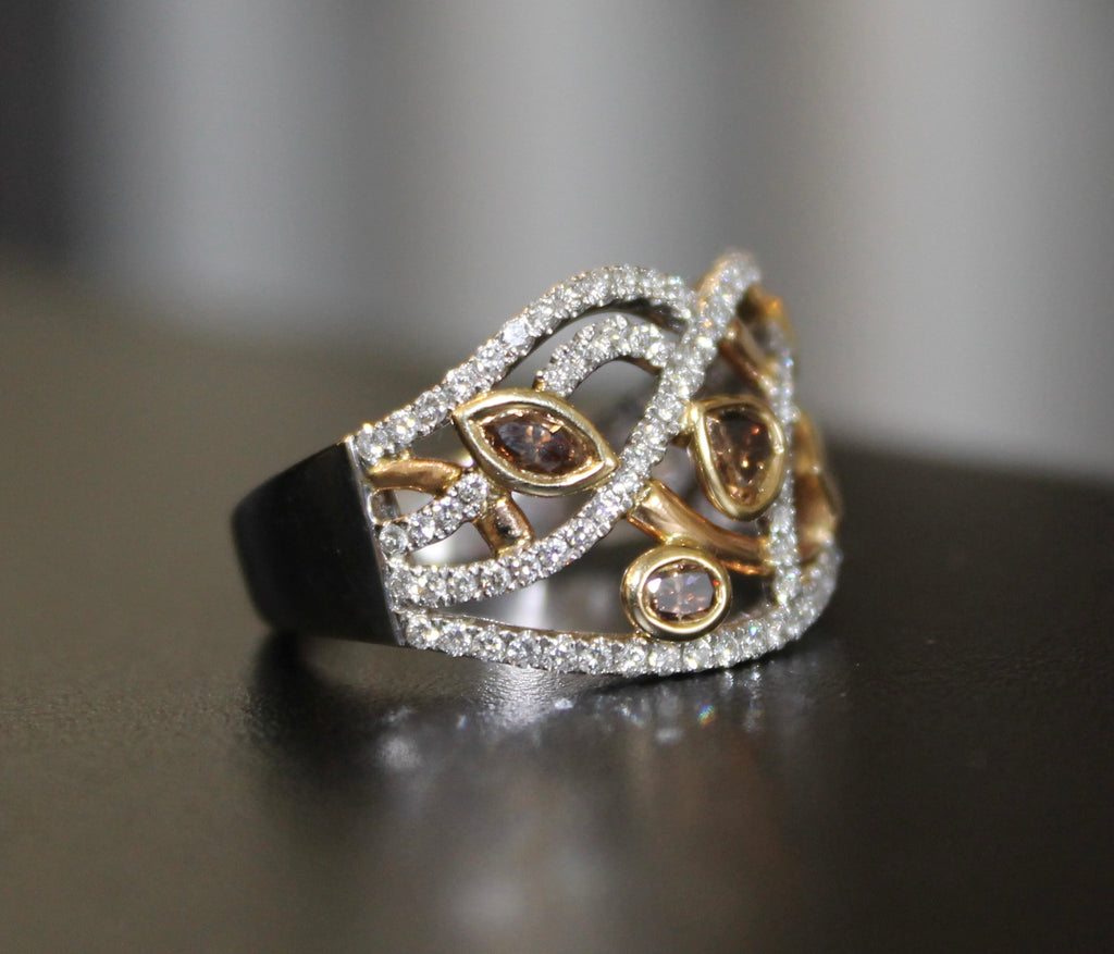 18ktt White & Chocolate Diamond Band