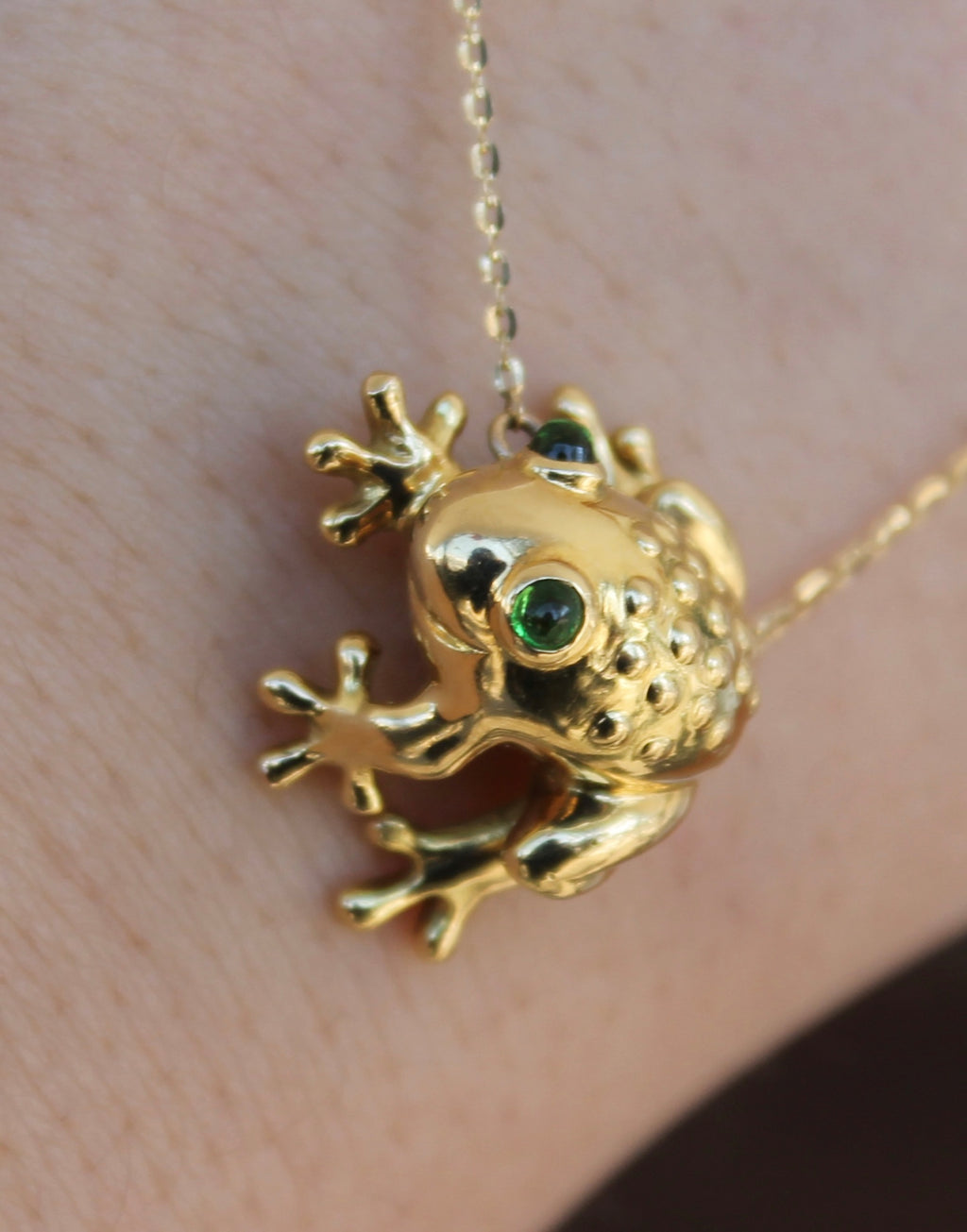 18ky Emerald Frog Necklace