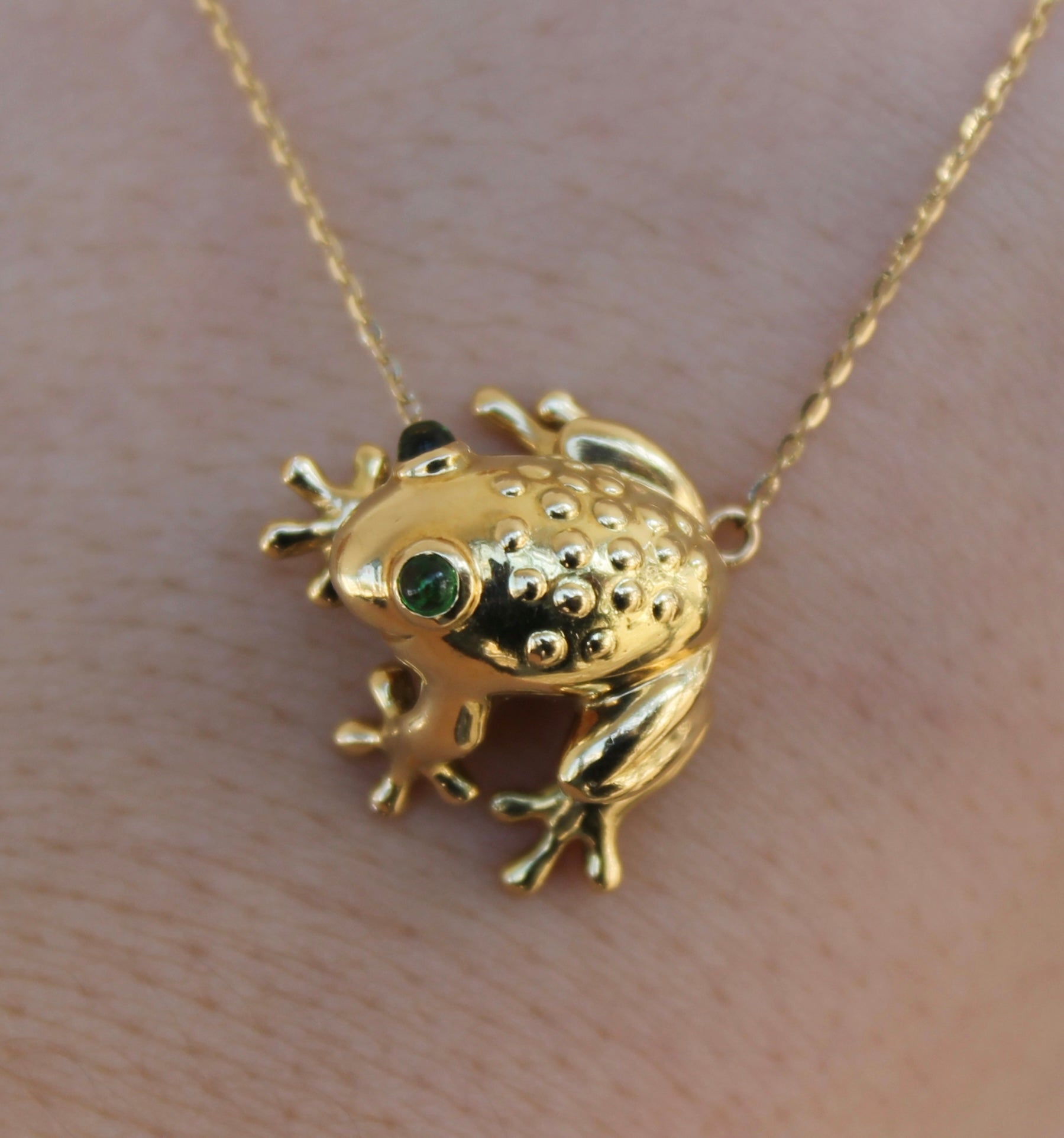 18ky Emerald Frog Necklace