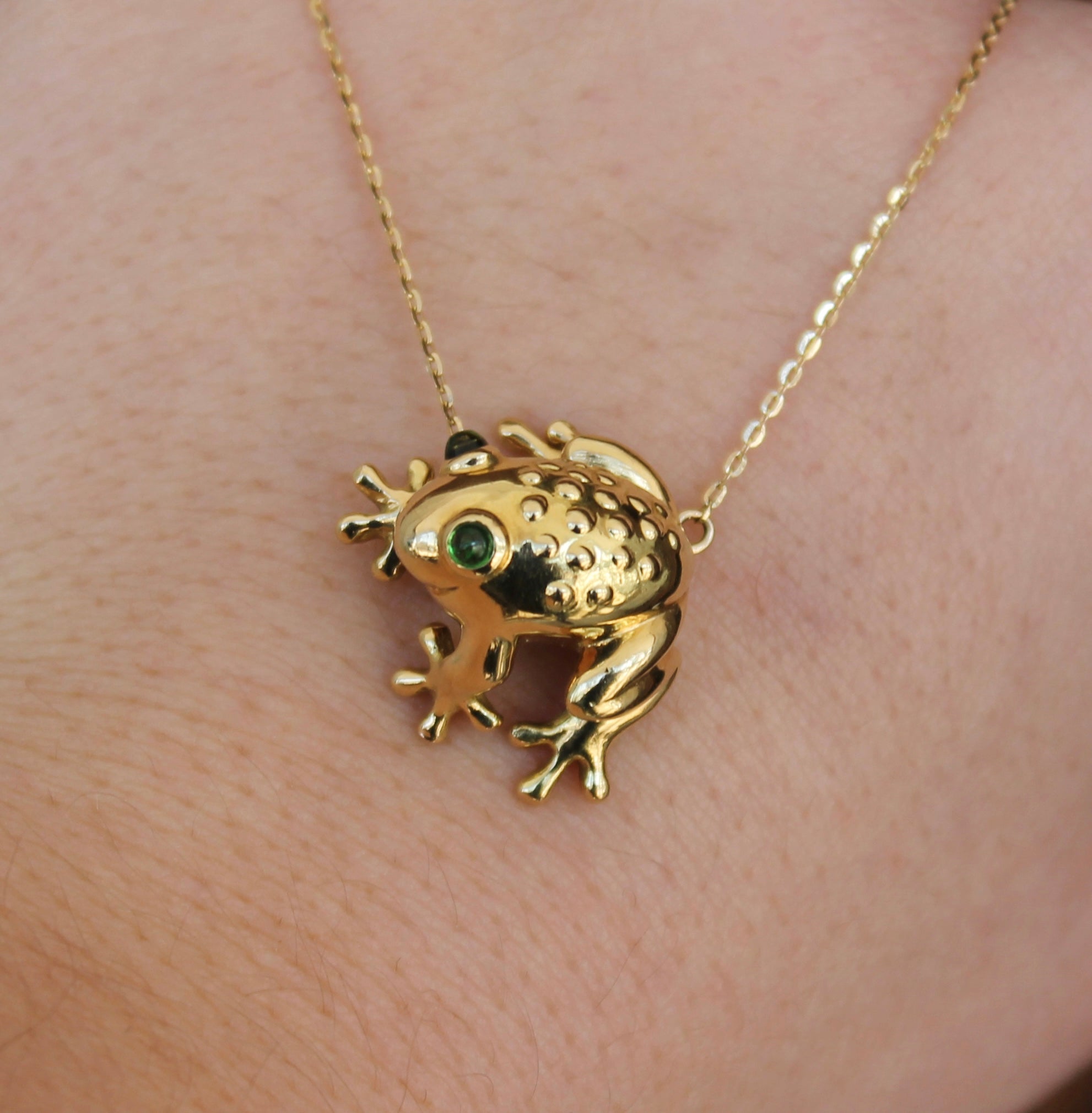 18ky Emerald Frog Necklace