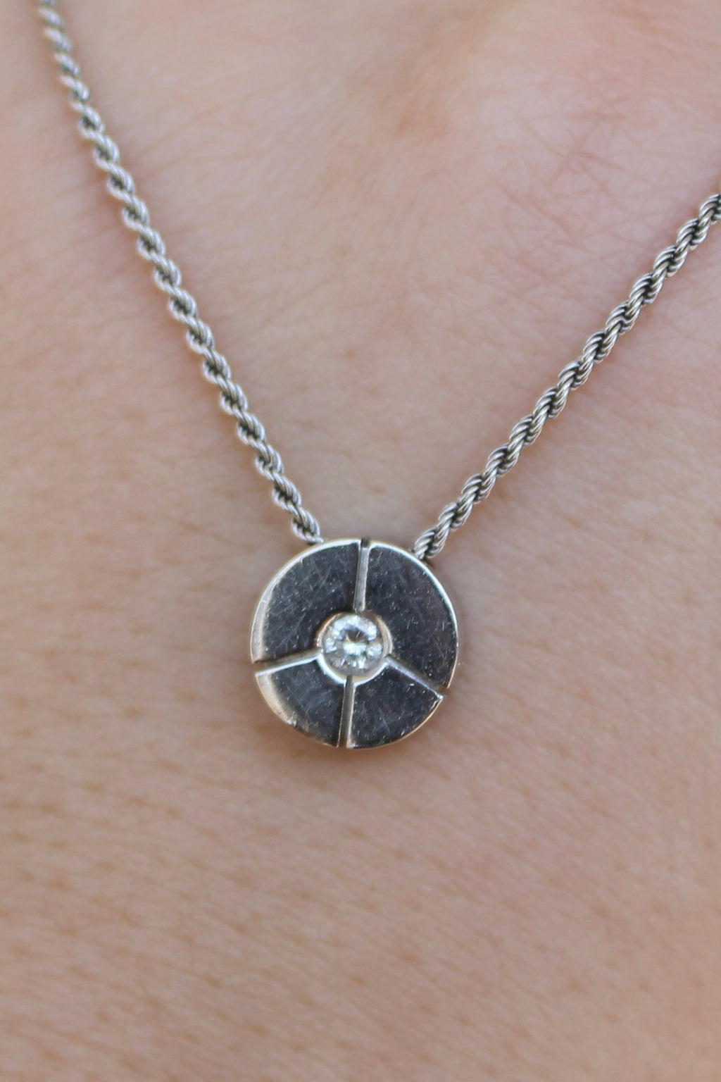 18kw 0.11ctw Diamond Necklace