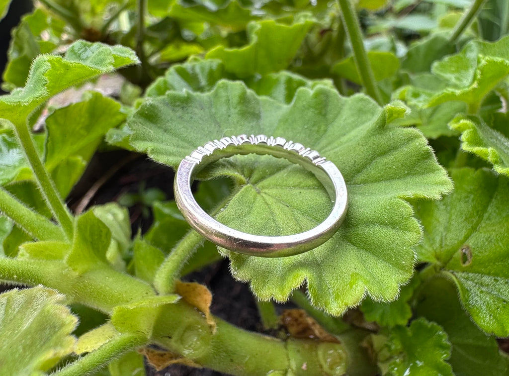 Diamond Band 9 Diamonds 14kwg VS2-SI G/H