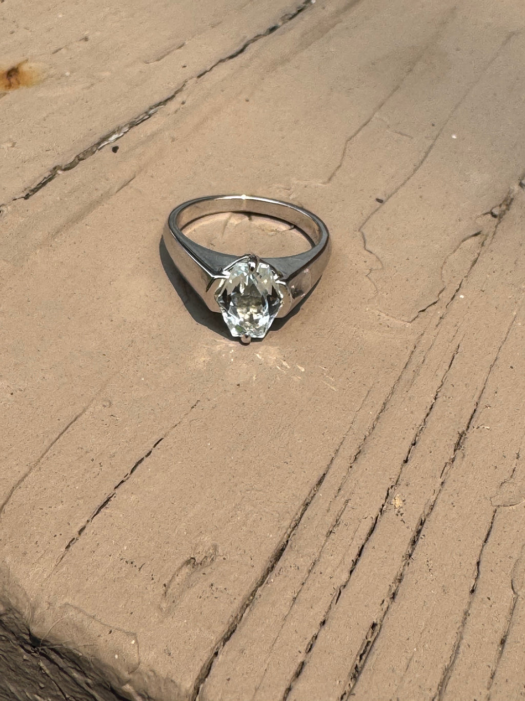 Kite Shape Aquamarine Ring 18kw