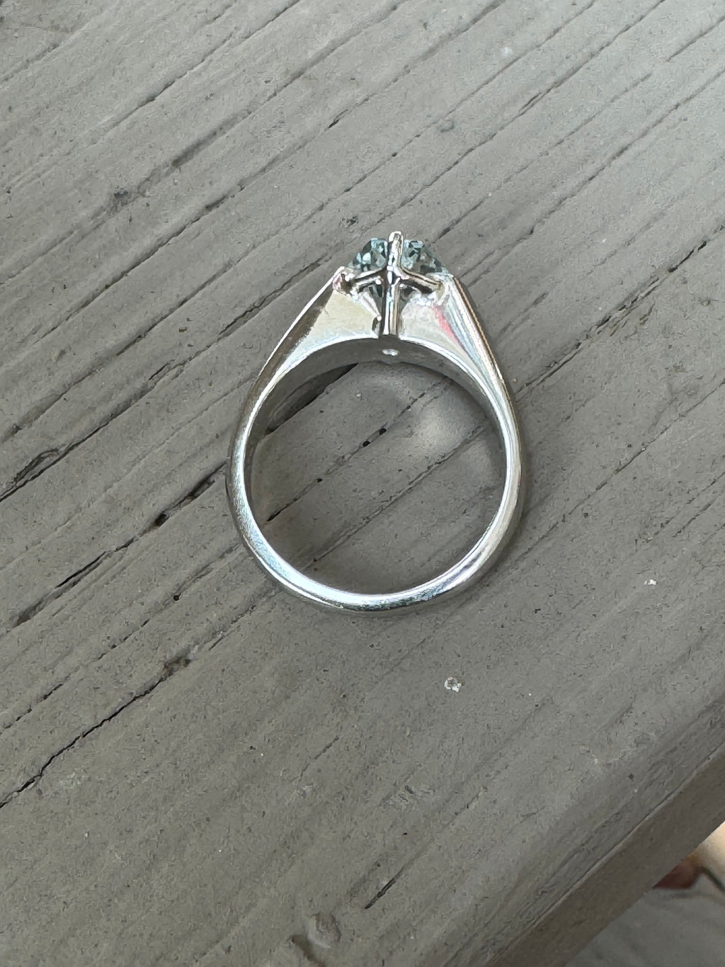 Kite Shape Aquamarine Ring 18kw