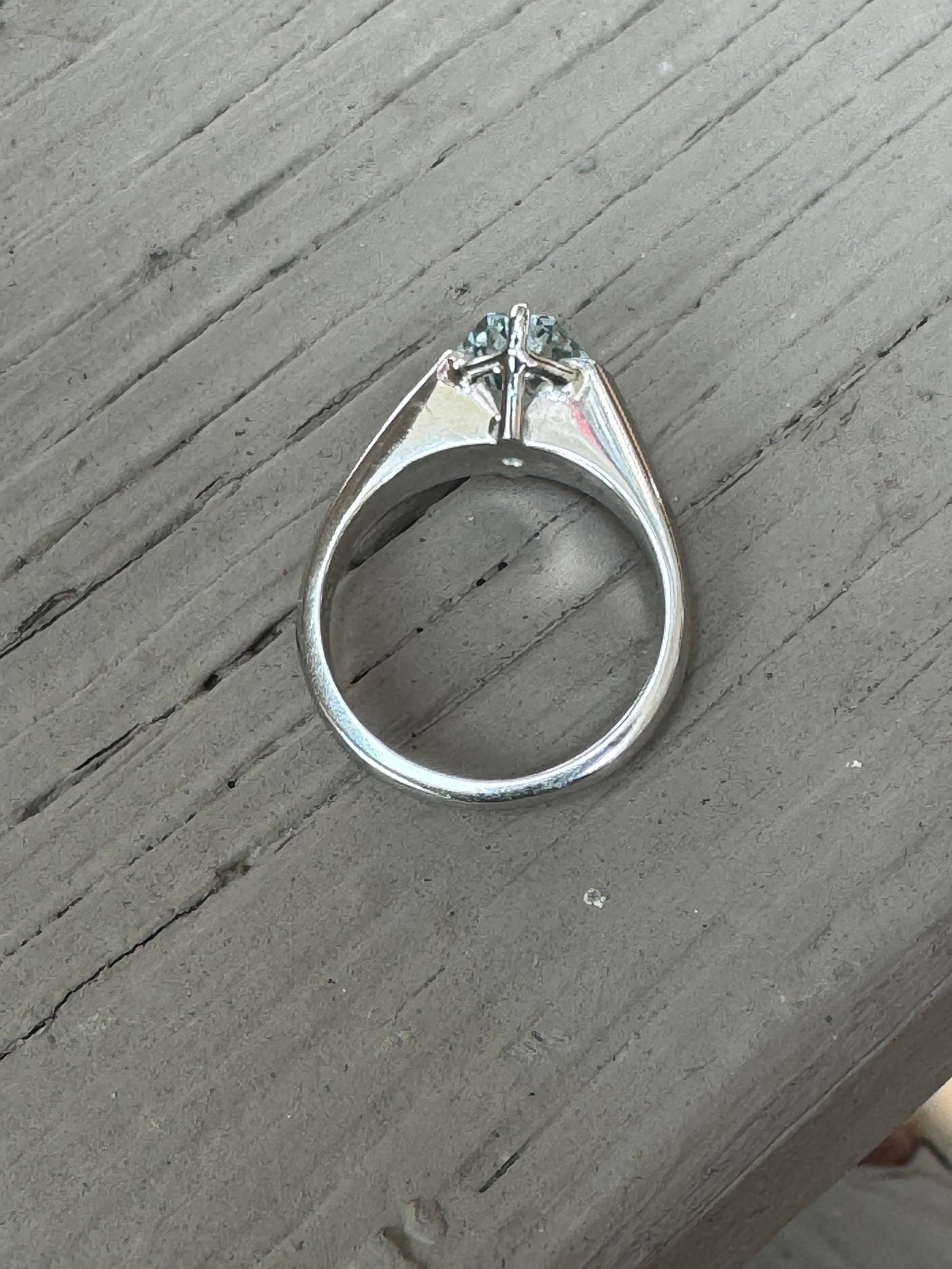 Kite Shape Aquamarine Ring 18kw